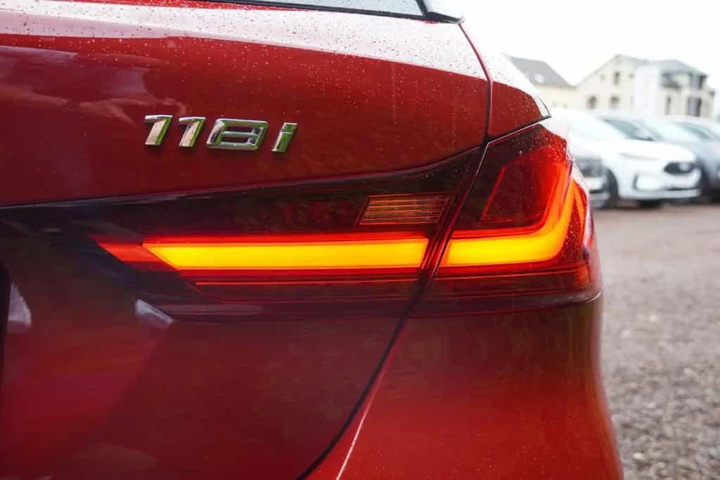 BMW 118 i Advantage LED Navi Totwinkel Kamera PDC 08/2021-photo-31