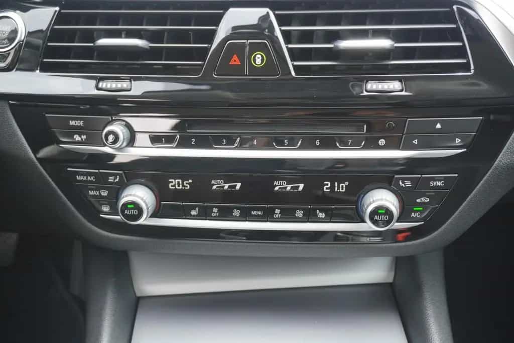 BMW 520 i Lim. Aut. LED Navi Tempomat Leder Kamera 05/2018-photo-15