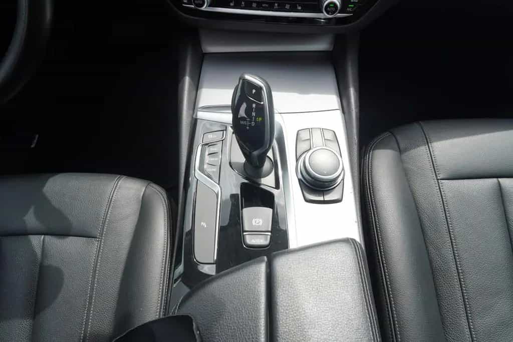BMW 520 i Lim. Aut. LED Navi Tempomat Leder Kamera 05/2018-photo-16