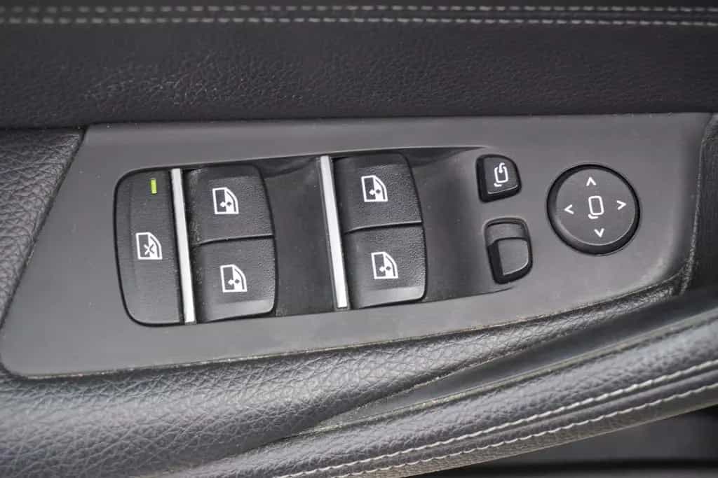 BMW 520 i Lim. Aut. LED Navi Tempomat Leder Kamera 05/2018-photo-21