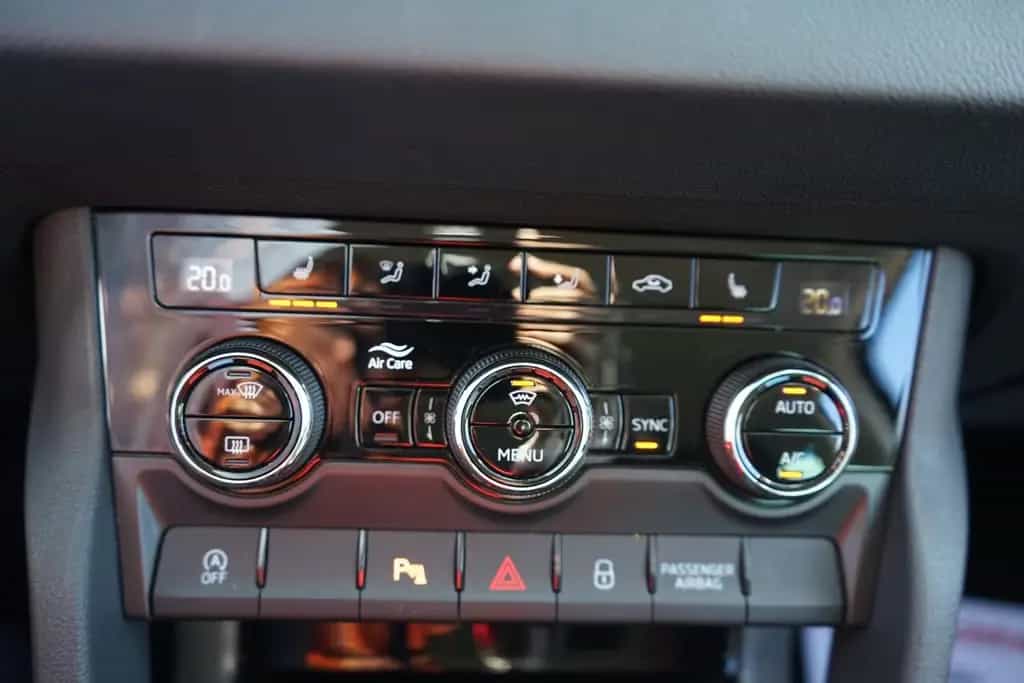 Skoda Karoq 1.5 TSI Tour VC LED Navi ACC Kamera DAB 04/2022-photo-11