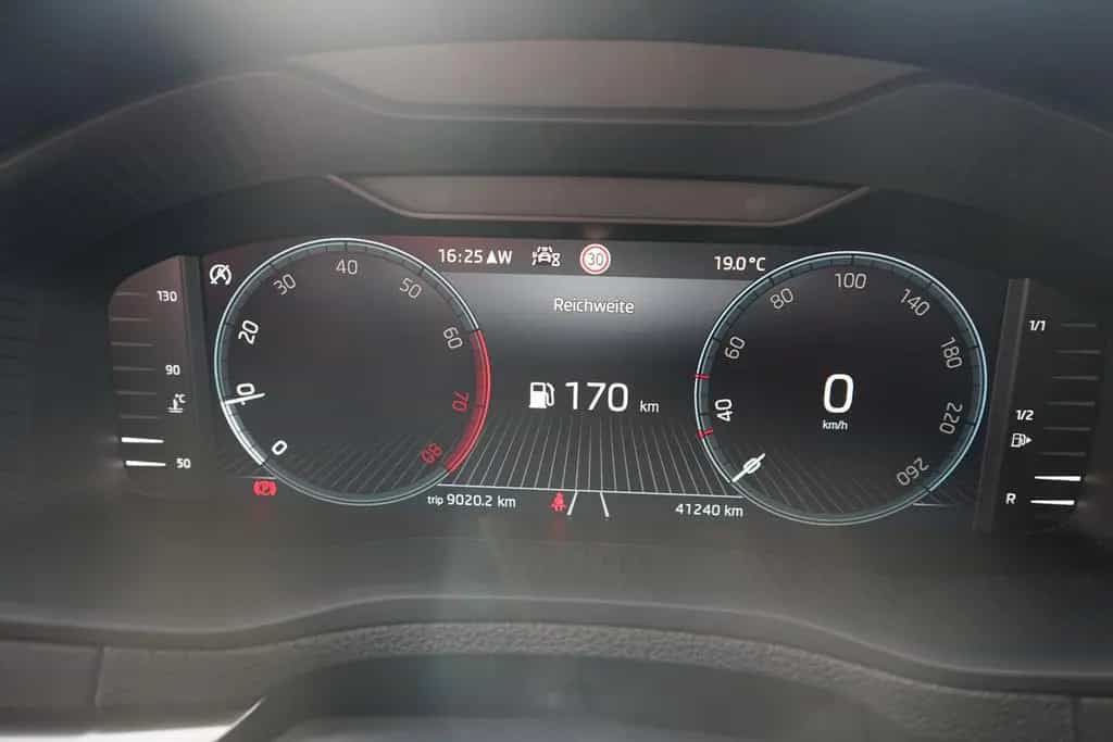 Skoda Karoq 1.5 TSI Tour VC LED Navi ACC Kamera DAB 04/2022-photo-26