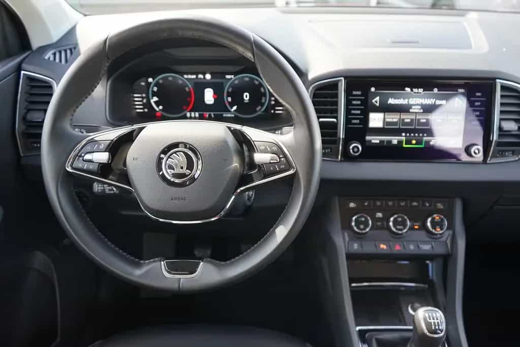 Skoda Karoq 1.5 TSI Tour VC LED Navi ACC Kamera DAB 04/2022-photo-9