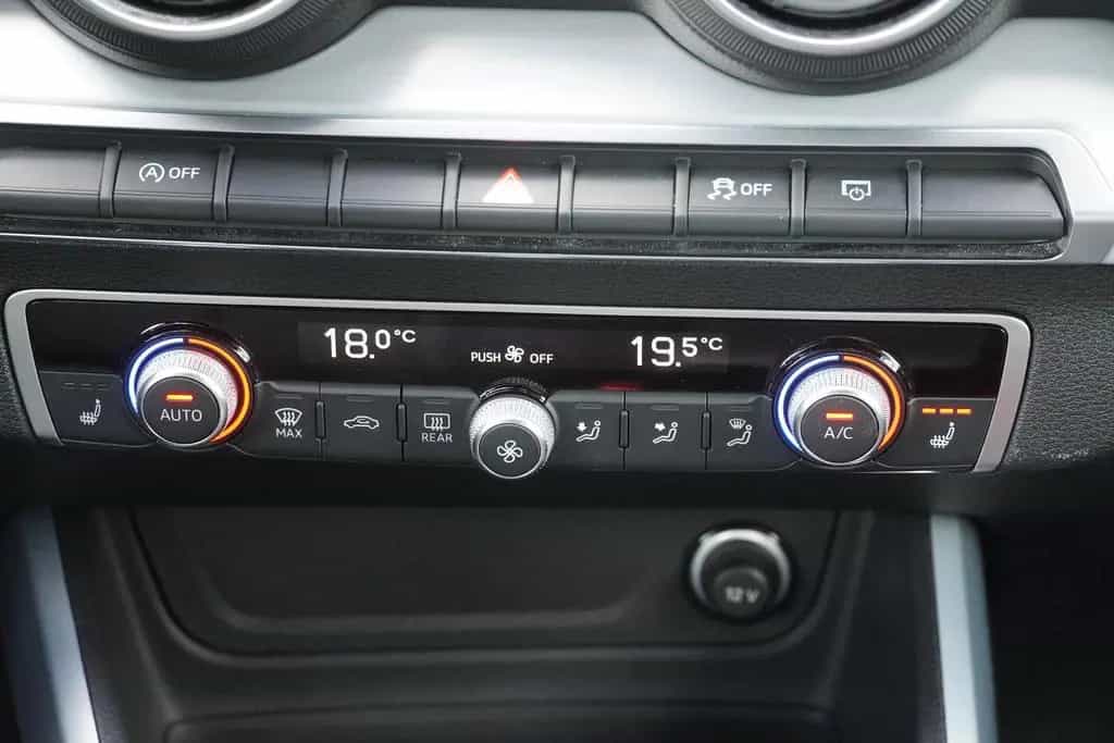 Audi Q2 35 1.5 TFSI S line LED Tempomat AHK PDC Navi 05/2020-photo-18