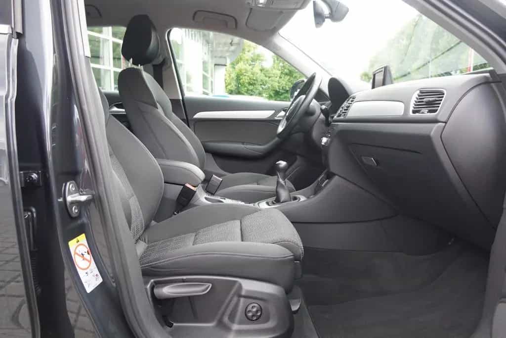 Audi Q3 1.4 TFSI sport LED Klimaaut. Sitzheizung AHK 05/2018-photo-12