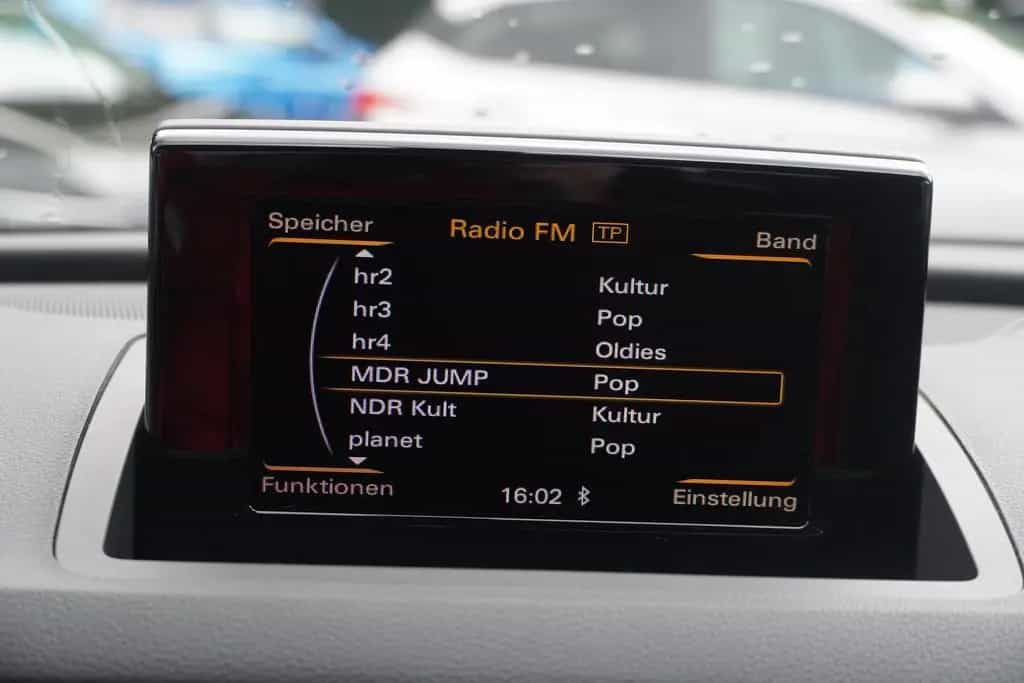 Audi Q3 1.4 TFSI sport LED Klimaaut. Sitzheizung AHK 05/2018-photo-14