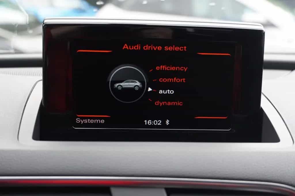 Audi Q3 1.4 TFSI sport LED Klimaaut. Sitzheizung AHK 05/2018-photo-15