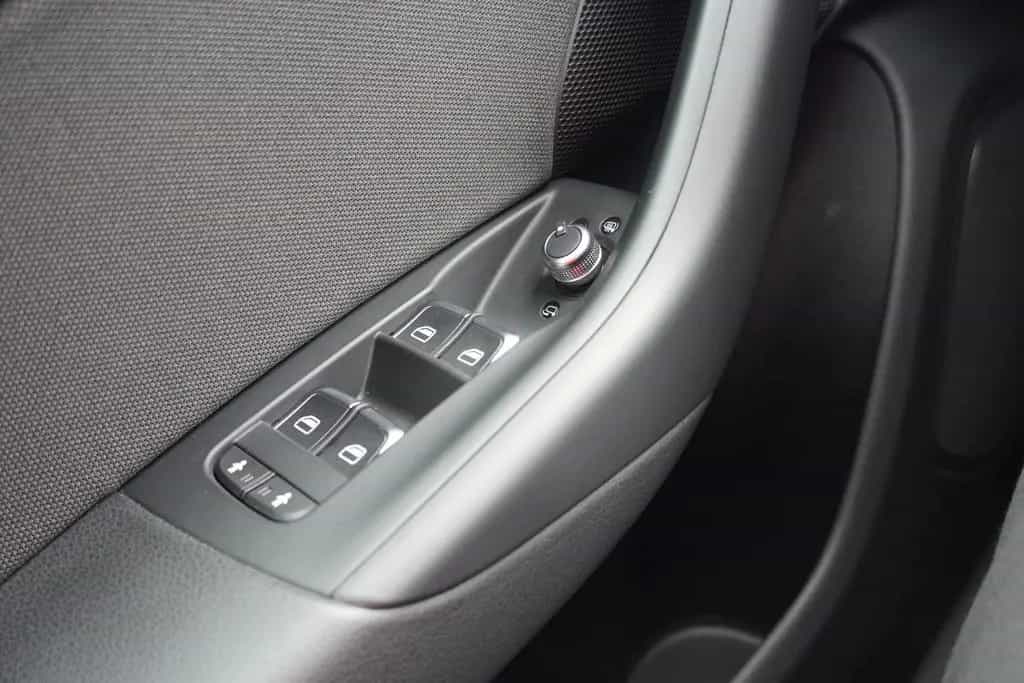 Audi Q3 1.4 TFSI sport LED Klimaaut. Sitzheizung AHK 05/2018-photo-25