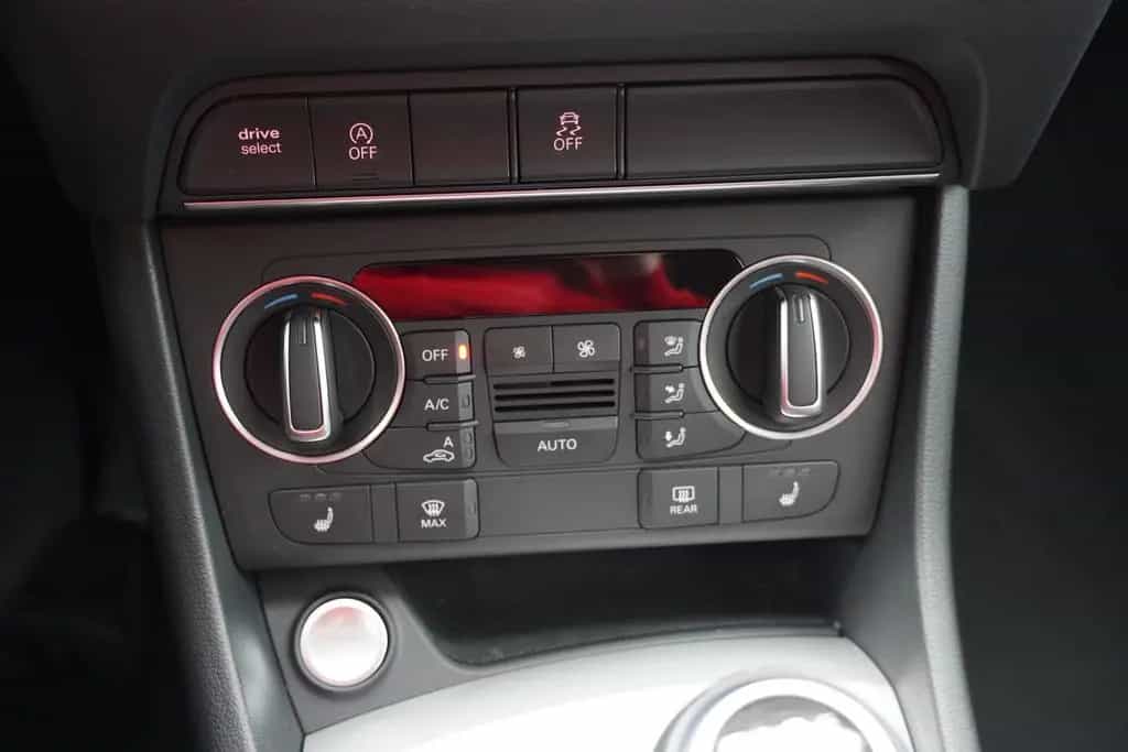 Audi Q3 1.4 TFSI sport LED Klimaaut. Sitzheizung AHK 05/2018-photo-27