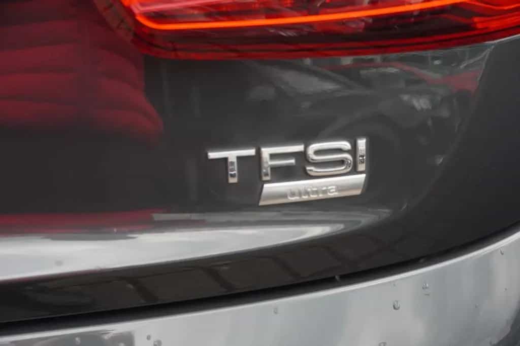 Audi Q3 1.4 TFSI sport LED Klimaaut. Sitzheizung AHK 05/2018-photo-31