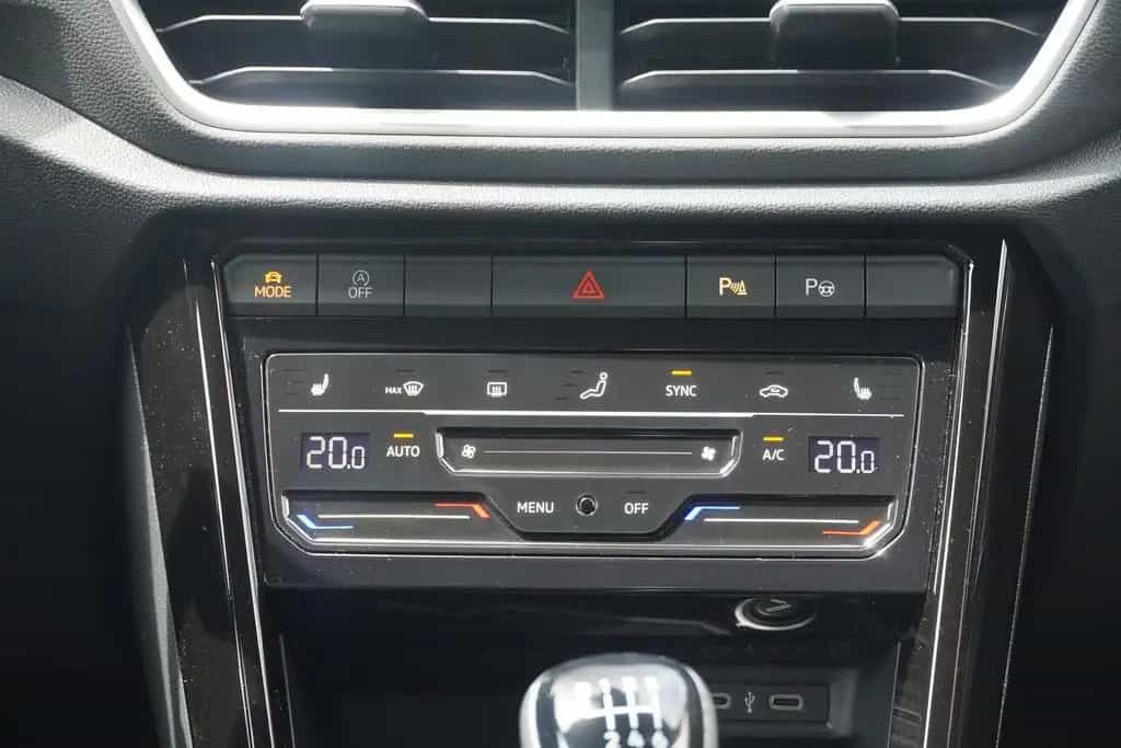 Volkswagen T-Roc 1.0 R-Line LED Navi ACC DAB Kamera PDC 02/2023-photo-18