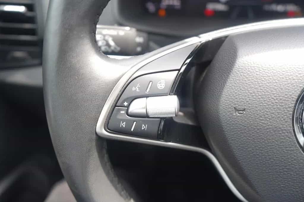 Skoda Karoq 1.5 TSI LED Kamera Sitzheizung 06/2024-photo-20