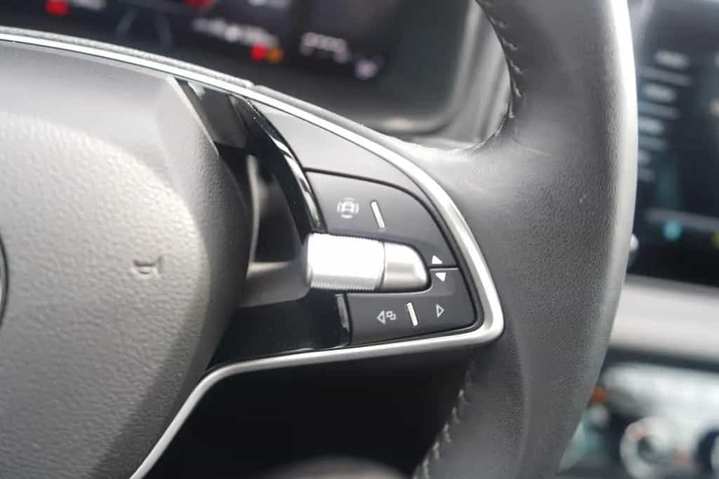 Skoda Karoq 1.5 TSI LED Kamera Sitzheizung 06/2024-photo-21