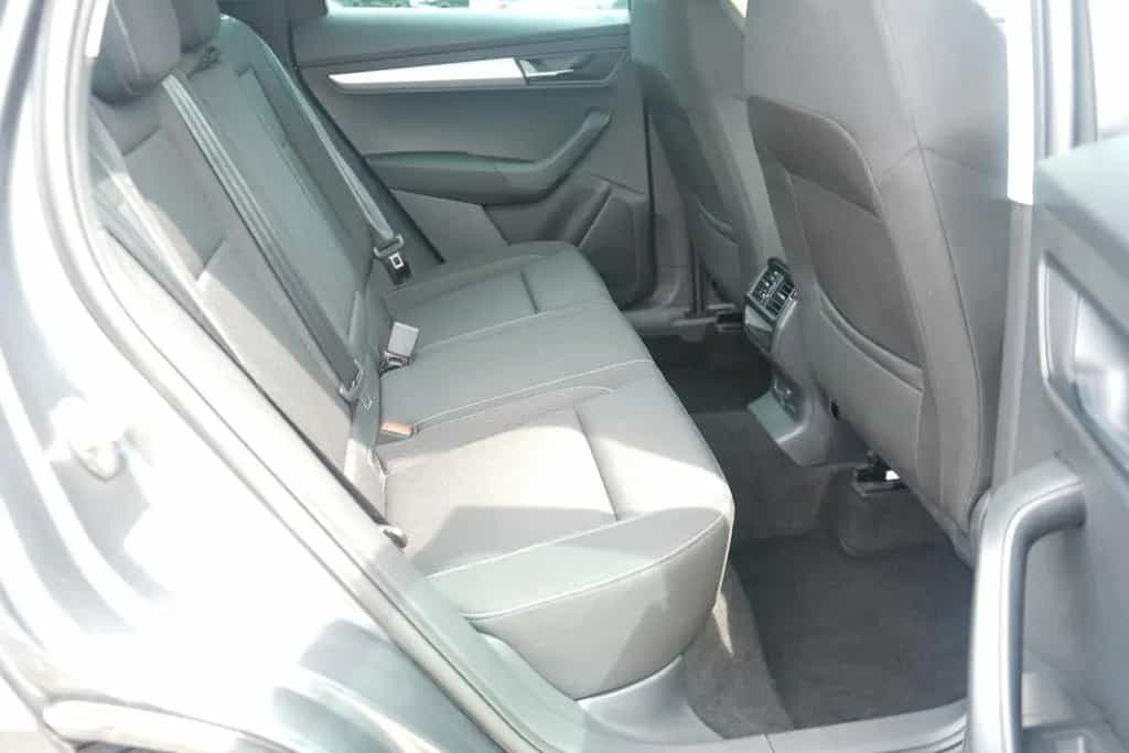 Skoda Karoq 1.5 TSI LED Kamera Sitzheizung 06/2024-photo-29