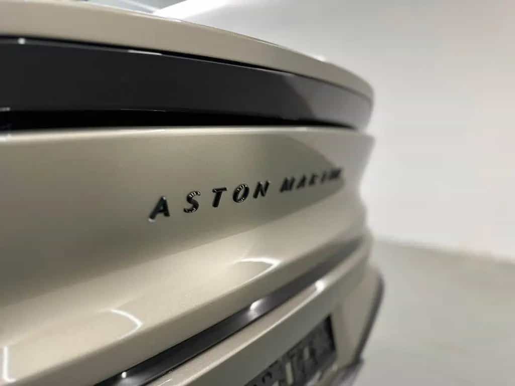 Aston Martin Vanquish Coupé | Titanium Grey | Carbon | B&W null-photo-15