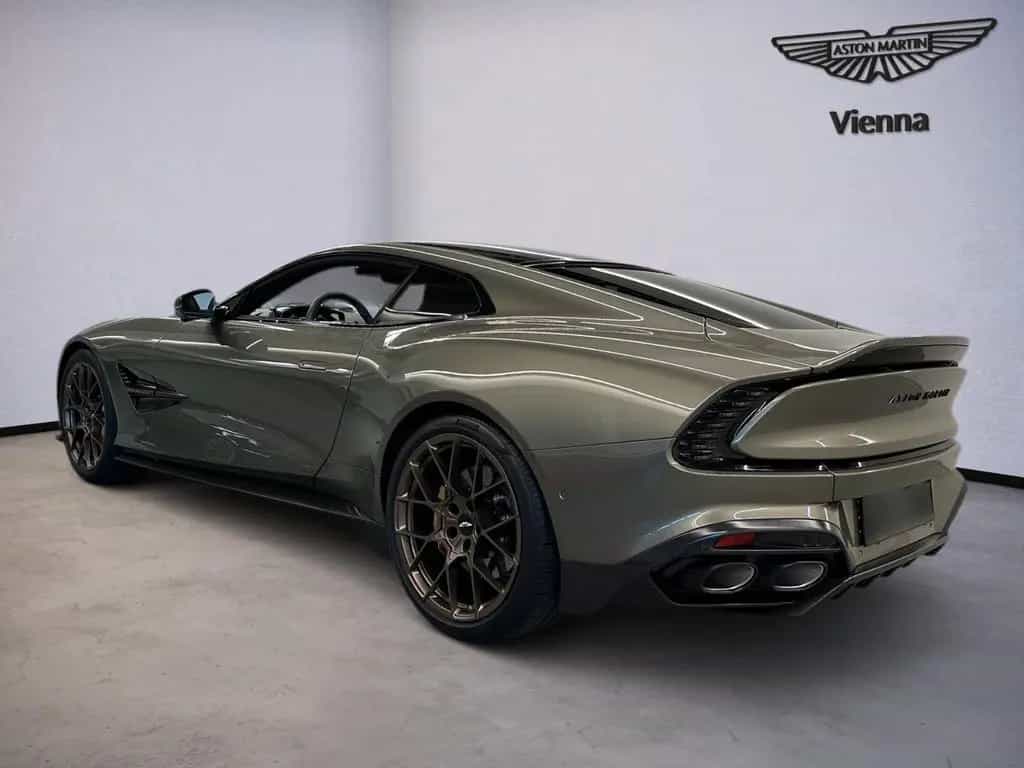 Aston Martin Vanquish Coupé | Titanium Grey | Carbon | B&W null-photo-3