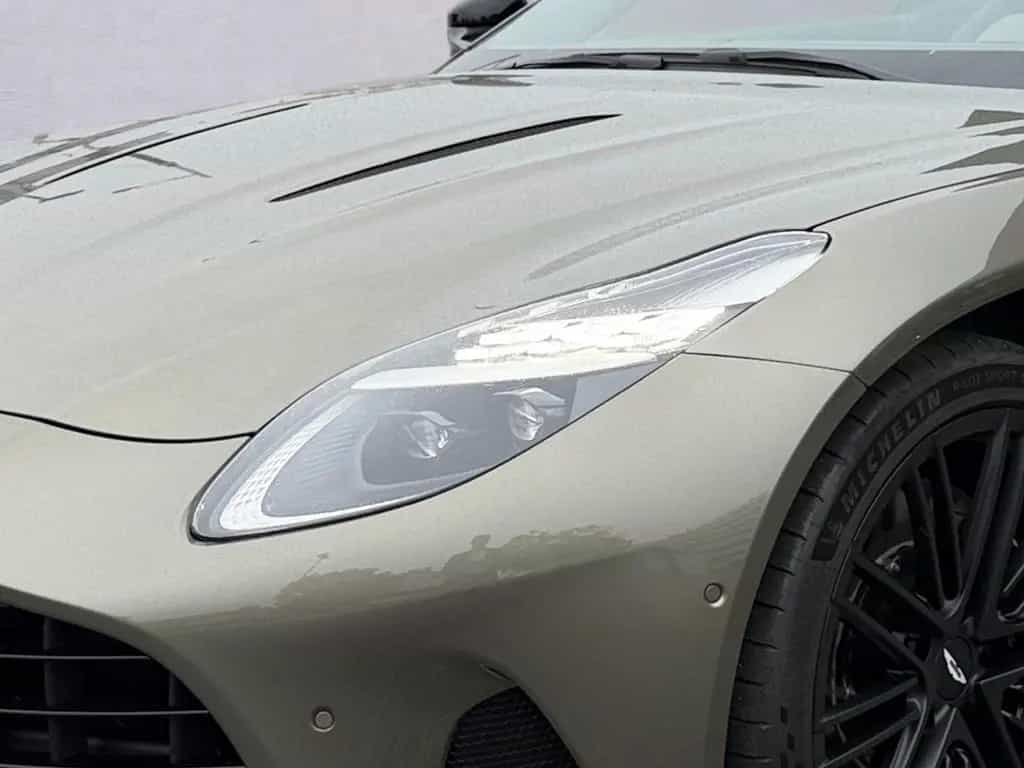 Aston Martin DB12 Coupé| Titanium Grey | Black Pack null-photo-4