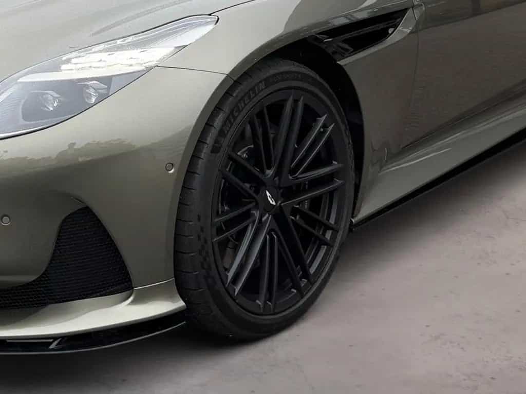 Aston Martin DB12 Coupé| Titanium Grey | Black Pack null-photo-5
