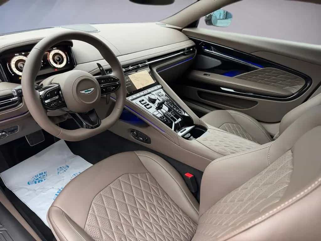 Aston Martin DB12 Coupé| Titanium Grey | Black Pack null-photo-9
