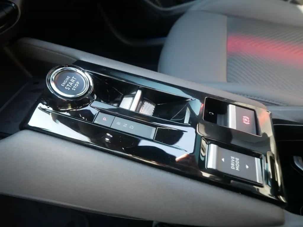 Alfa Romeo Junior IBRIDA TI 1.2 VGT 145PS DCT6 SCHIEBEDACH 06/2026-photo-13