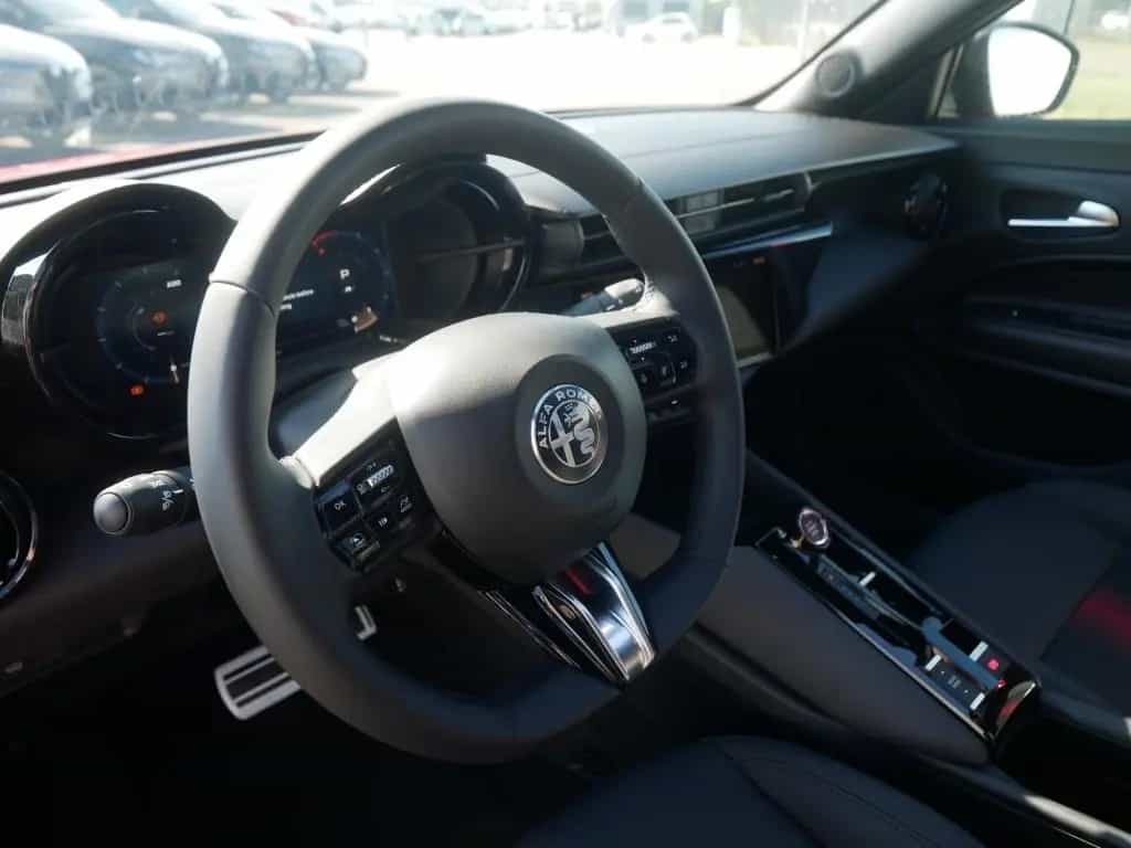 Alfa Romeo Junior IBRIDA TI 1.2 VGT 145PS DCT6 SCHIEBEDACH 06/2026-photo-21