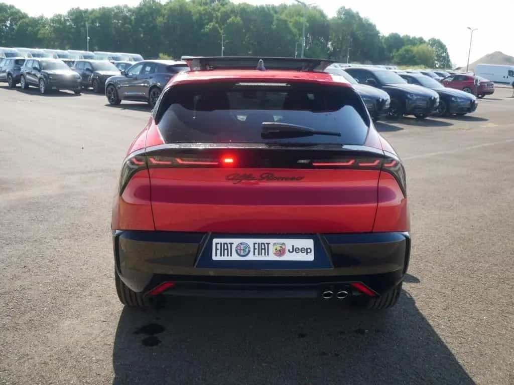 Alfa Romeo Junior IBRIDA TI 1.2 VGT 145PS DCT6 SCHIEBEDACH 06/2026-photo-3
