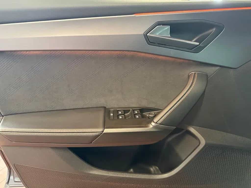 Cupra Leon 1.5 eTSI DSG Edge Matrix Navi ACC RFK ACC 04/2025-photo-11