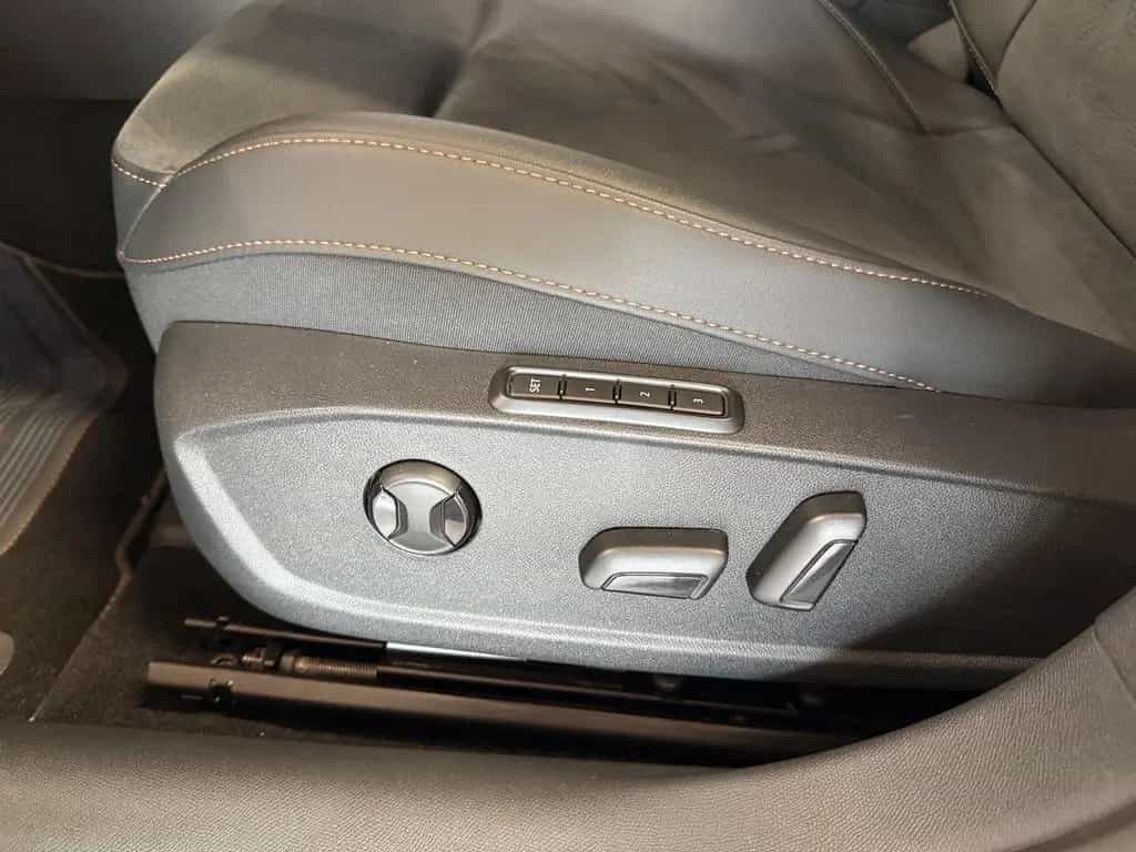 Cupra Leon 1.5 eTSI DSG Edge Matrix Navi ACC RFK ACC 04/2025-photo-19