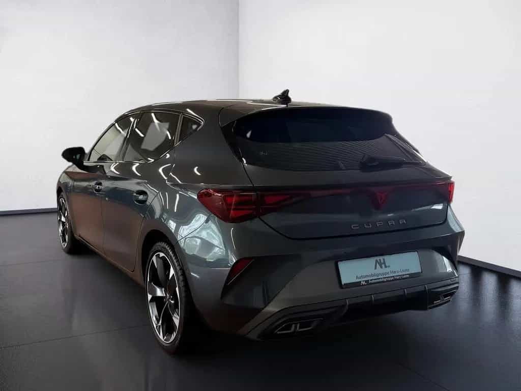 Cupra Leon 1.5 eTSI DSG Edge Matrix Navi ACC RFK ACC 04/2025-photo-3