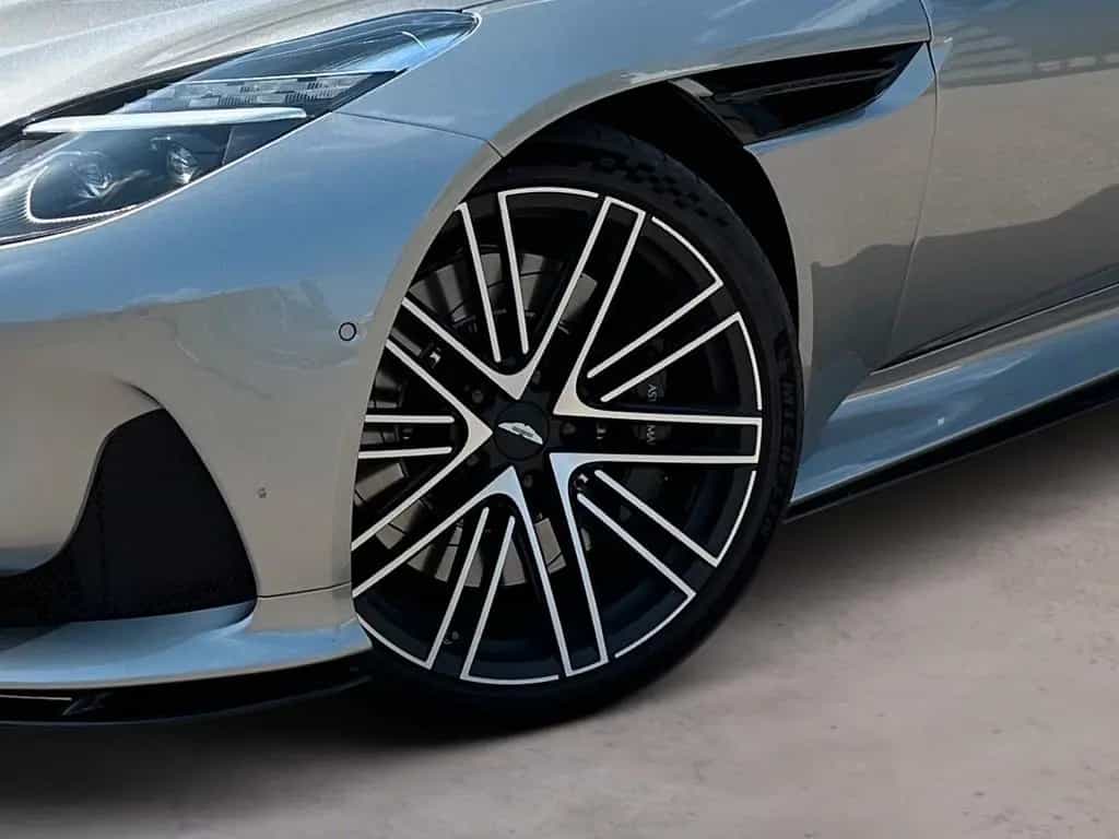 Aston Martin DB12 Volante / B&W / Full PPF / CF Interior 04/2025-photo-5