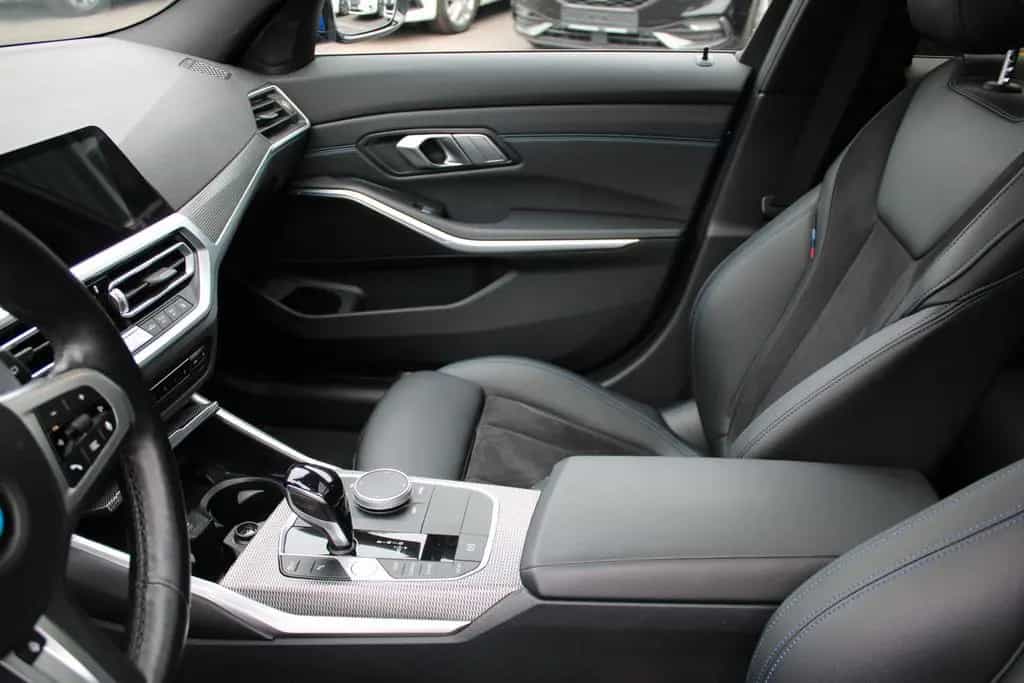 BMW 320 Touring 320 d xDrive M Sport/NAVI/PANO/HEAD-UP/ 01/2022-photo-16