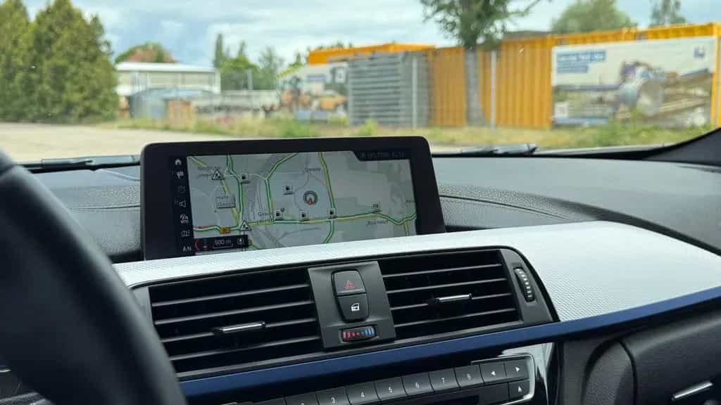 BMW 320 i Touring M Sport LED AHK Lenkradheizung SHZ 11/2018-photo-25