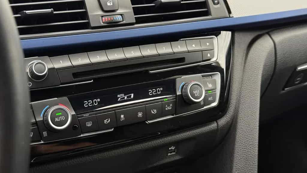 BMW 320 i Touring M Sport LED AHK Lenkradheizung SHZ 11/2018-photo-28