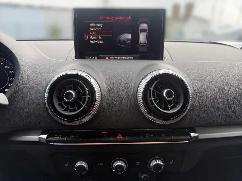 Audi A3 Sportback sport *PDC*PANO*SHZ*GRA*LED*NAVI* 01/2019-photo-6