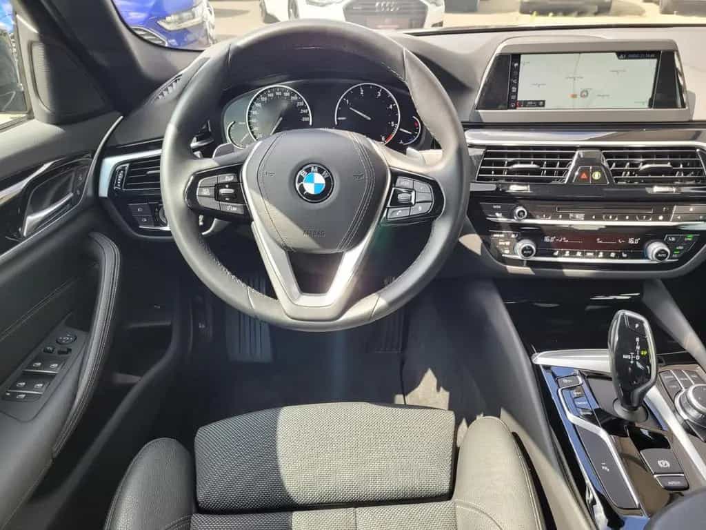 BMW 520 d Sport Line *KAMERA*SHZ*LED*NAVI* 03/2019-photo-11