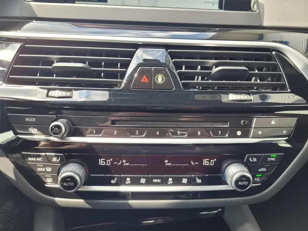 BMW 520 d Sport Line *KAMERA*SHZ*LED*NAVI* 03/2019-photo-17