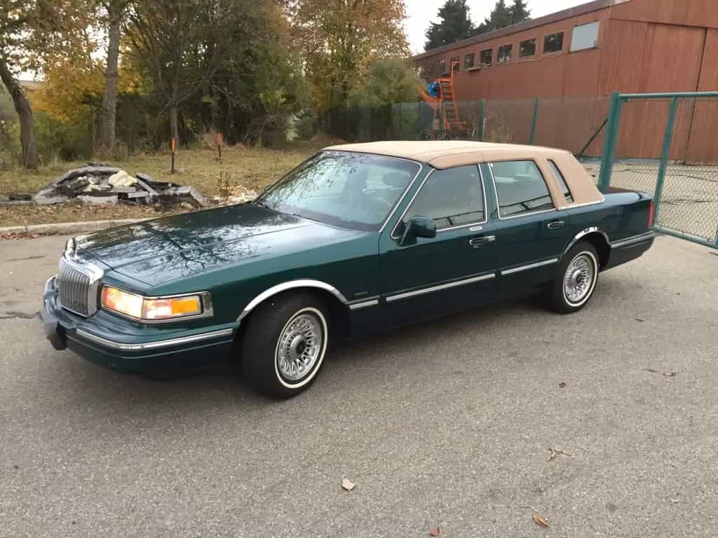 Lincoln Town Car 02/1995-photo-0