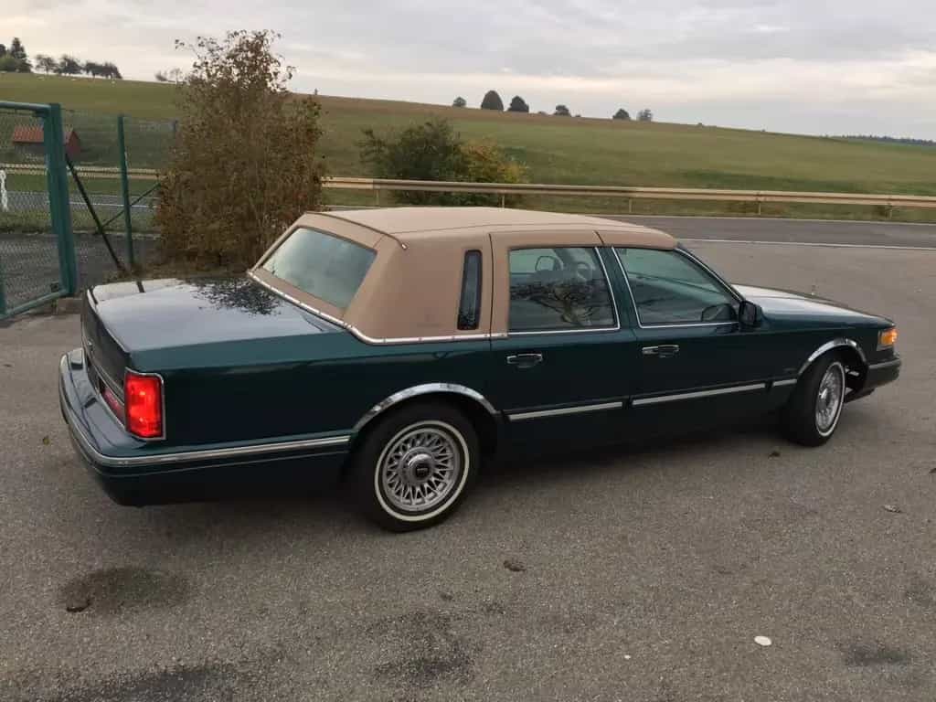 Lincoln Town Car 02/1995-photo-2