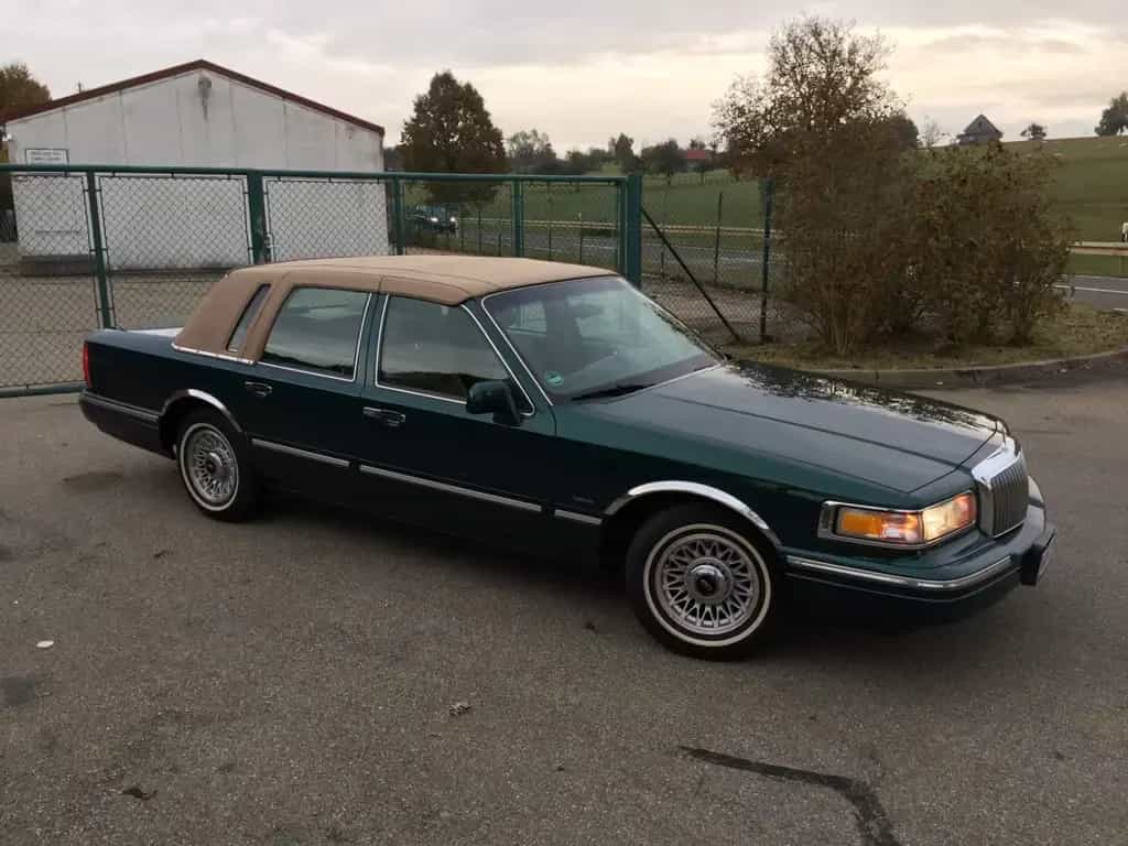 Lincoln Town Car 02/1995-photo-3