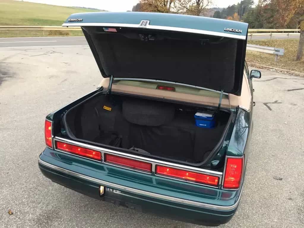 Lincoln Town Car 02/1995-photo-5