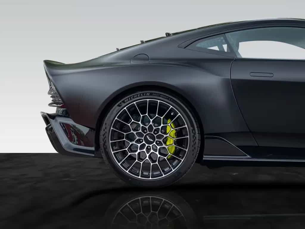 Aston Martin Other Valour | Satin Paint | Lightweight Seats 08/2024-photo-19