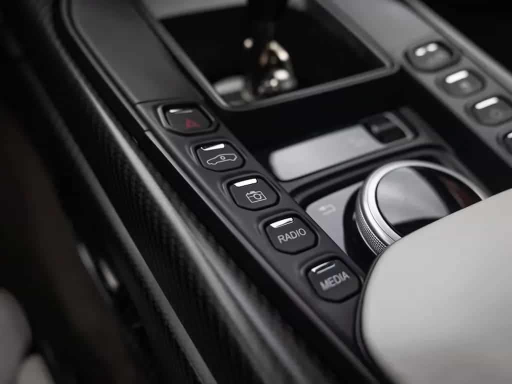 Aston Martin Other Valour | Satin Paint | Lightweight Seats 08/2024-photo-29