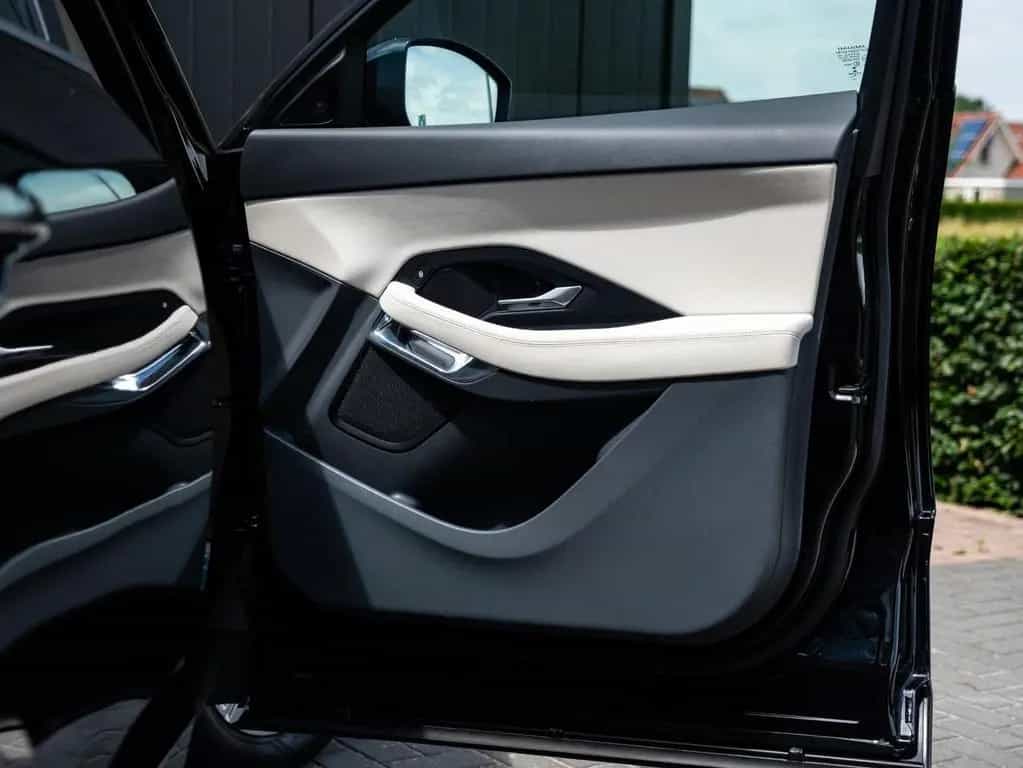 Jaguar E-Pace 2.0 P200 AWD SE Luxury | Vollleder | Pano 09/2019-photo-30