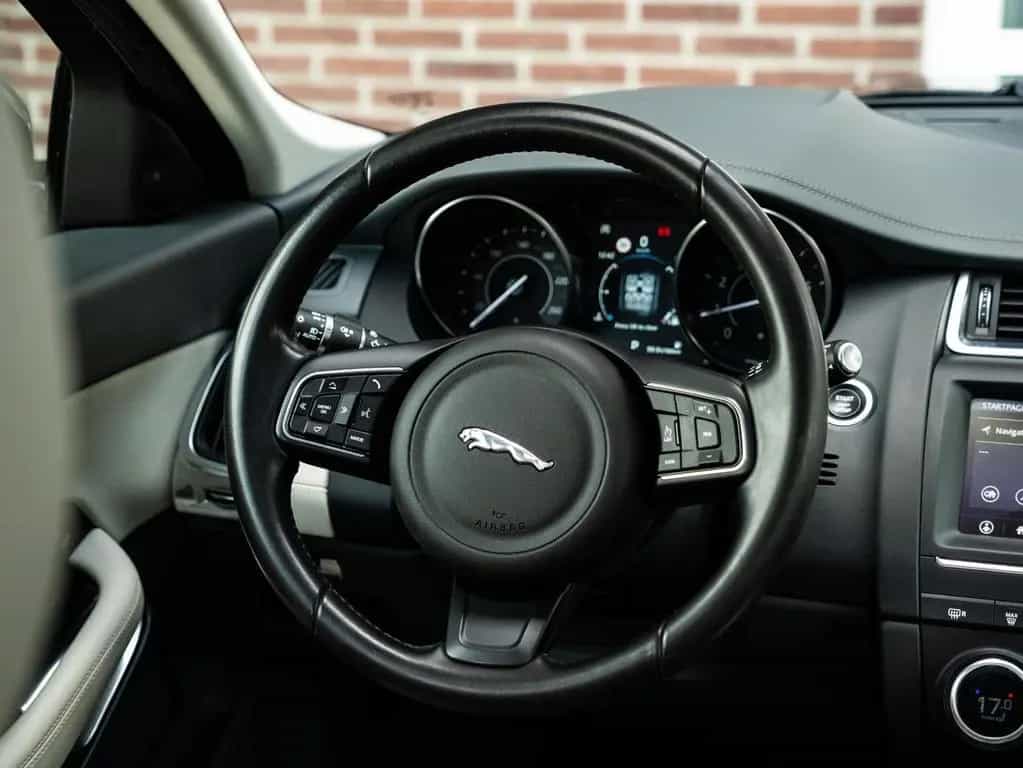 Jaguar E-Pace 2.0 P200 AWD SE Luxury | Vollleder | Pano 09/2019-photo-39