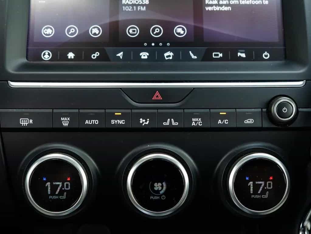 Jaguar E-Pace 2.0 P200 AWD SE Luxury | Vollleder | Pano 09/2019-photo-42
