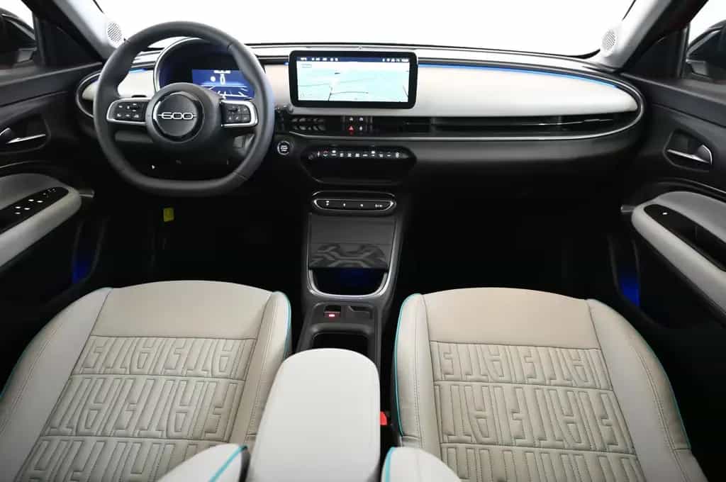 Fiat 600 1.2 Hybrid 136 DCT6 La Prima LED/NAVI/SHZ/18 11/2024-photo-11