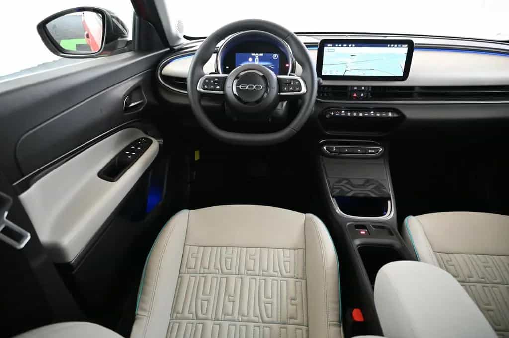 Fiat 600 1.2 Hybrid 136 DCT6 La Prima LED/NAVI/SHZ/18 11/2024-photo-34