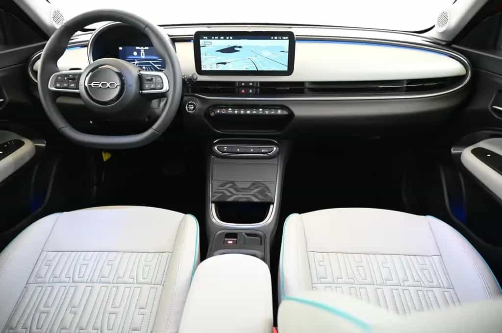 Fiat 600 1.2 Hybrid 136 DCT6 La Prima LED/NAVI/SHZ/18 12/2024-photo-10