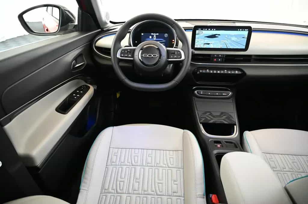 Fiat 600 1.2 Hybrid 136 DCT6 La Prima LED/NAVI/SHZ/18 12/2024-photo-34