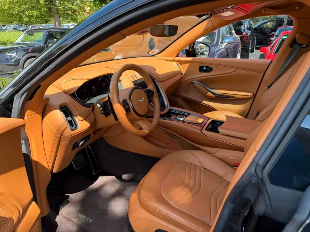 Aston Martin DBX - 1.dt. Hd - Neuzustand - 20tkm 10/2020-photo-11